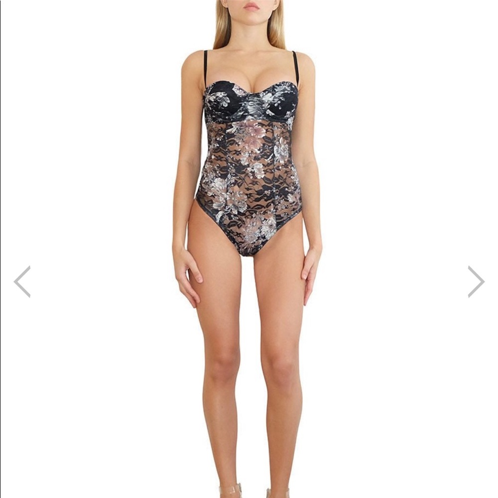 LACE BODY FLOWER 🌺